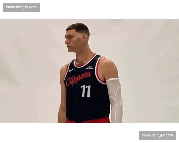 快船两年 1800 万签大洛获 A 级评级:空间护框双升级,冲冠最后拼图到位 快船两年 1800 万签大洛获 A 级评级:空间护框双升级,冲冠最后拼图到位